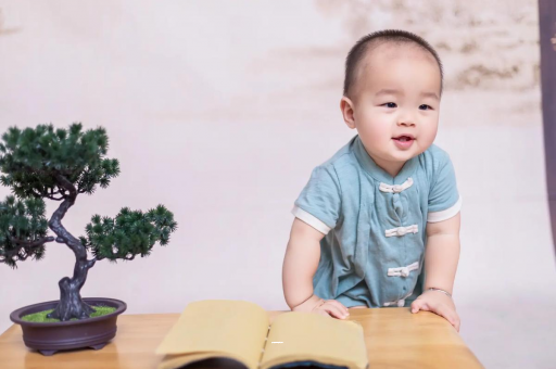 仙桃六个月宝宝摇头正常吗